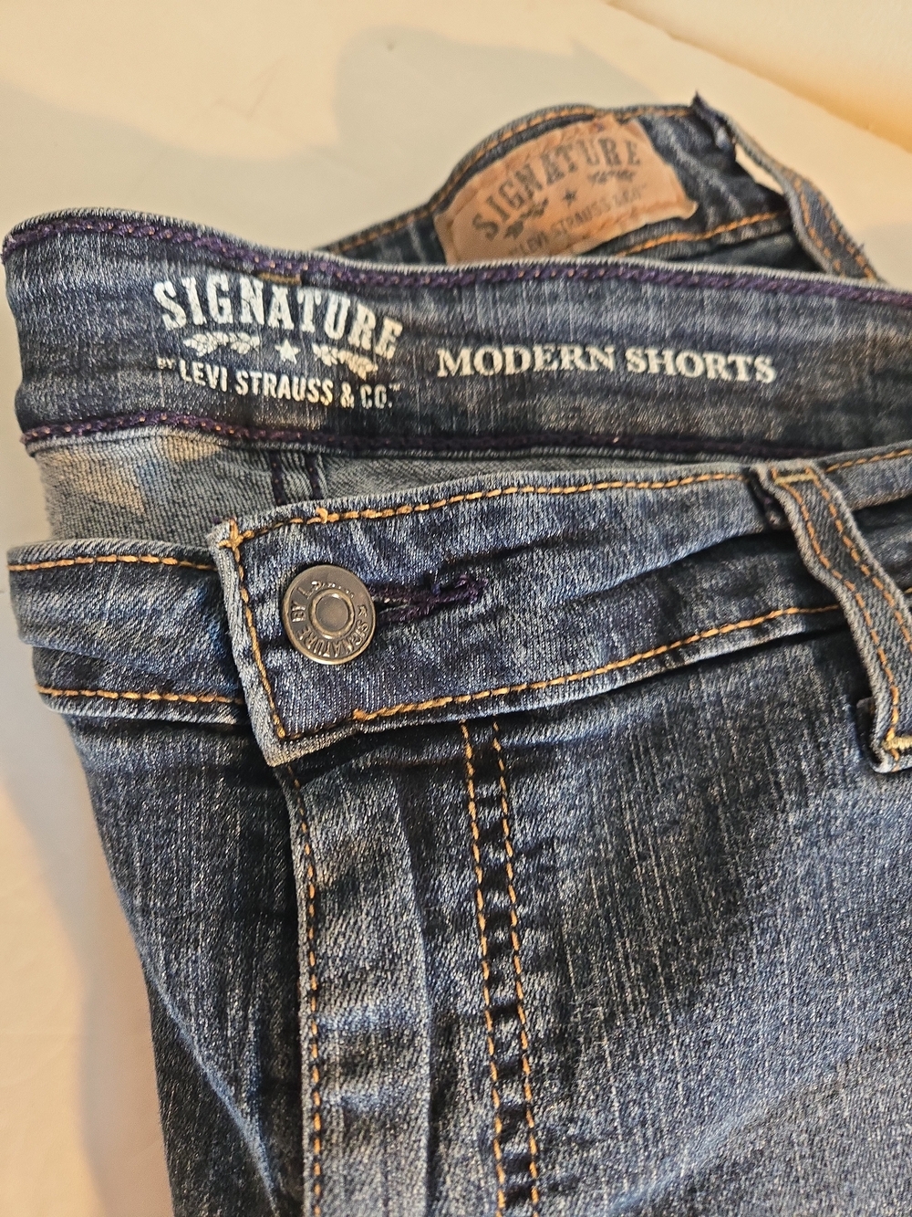 Levi's Signature Modern Shorts in dark blue denim with tan stitching 18 Waist 40